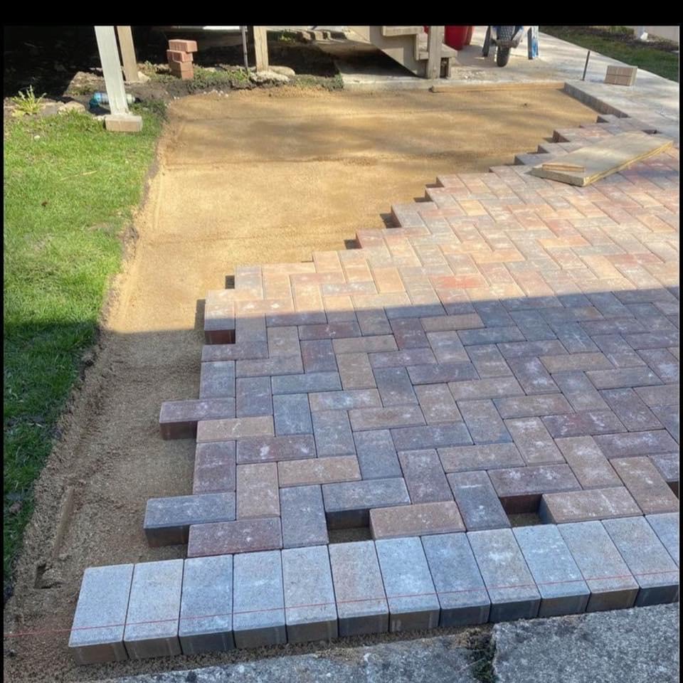 Cracked patio needing urgent repair in Washington IL